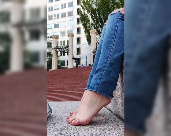 Daisy Duncan aka daisyduncan OnlyFans - Some videos of my feet while I was at a public park in Portland tip