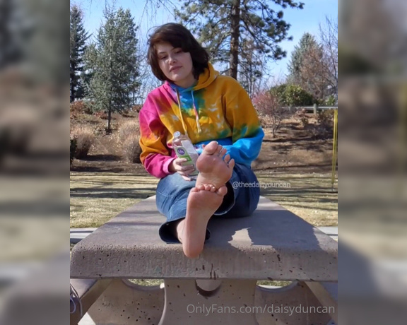 Daisy Duncan aka daisyduncan OnlyFans - While my boyfriend and I were at the park the other day we had a mini