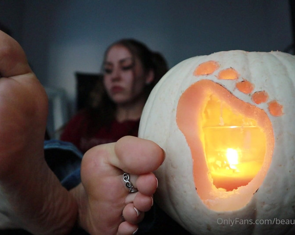 Beauty and Beast Babe aka Beautyandthefeet13 OnlyFans - It’s almost Halloween Let’s stay up and watch scary movies while you massage my feet and I eat popc