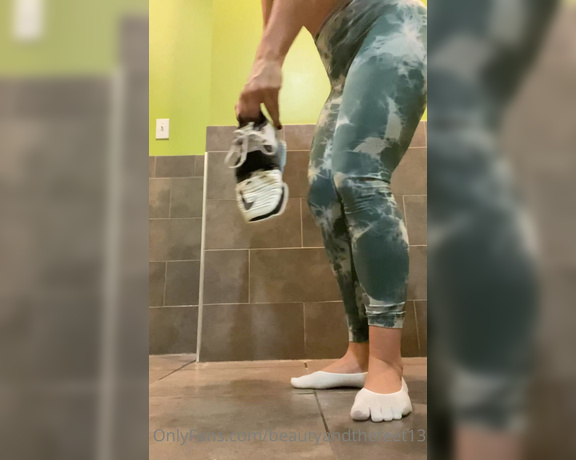 Beauty and Beast Babe aka Beautyandthefeet13 OnlyFans - Gym sock removal featuring my leg pump