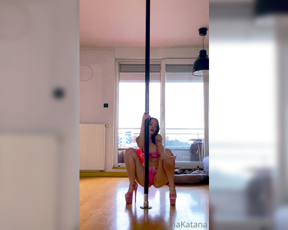 Anakatana OnlyFans - Did you know I used to be a stripper I was known as Lazy Bitch because I prefer to move veeeeery slo