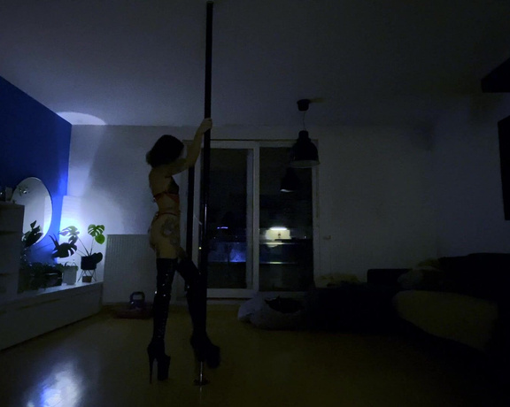 Anakatana OnlyFans - A short progress video of my pole journey Its funny because I feel perfectly happy and comfortable