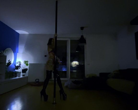 Anakatana OnlyFans - A short progress video of my pole journey Its funny because I feel perfectly happy and comfortable