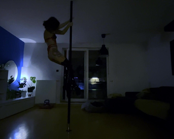 Anakatana OnlyFans - A short progress video of my pole journey Its funny because I feel perfectly happy and comfortable