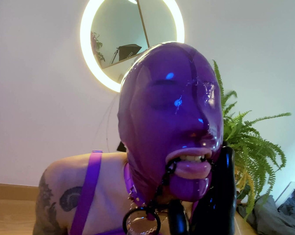 Anakatana OnlyFans - Look at this purple latex blowjob toy! A little bit of orgasms under Sir @fatwolf s control and a l