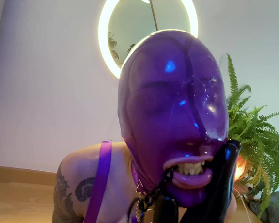 Anakatana OnlyFans - Look at this purple latex blowjob toy! A little bit of orgasms under Sir @fatwolf s control and a l