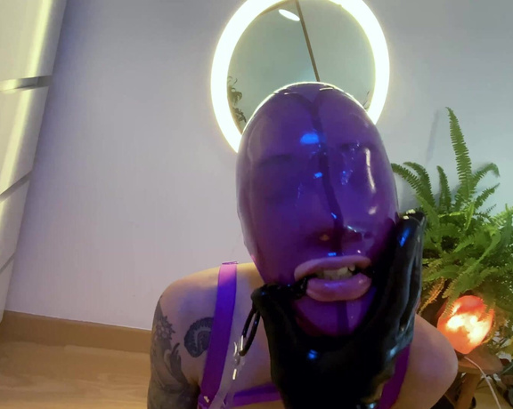 Anakatana OnlyFans - Look at this purple latex blowjob toy! A little bit of orgasms under Sir @fatwolf s control and a l