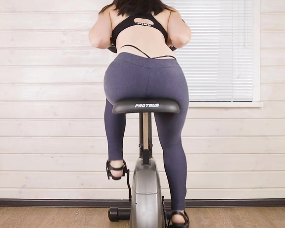 House Of Era - My Work Out On Exercise Bike In Yoga Pants Ass View Era