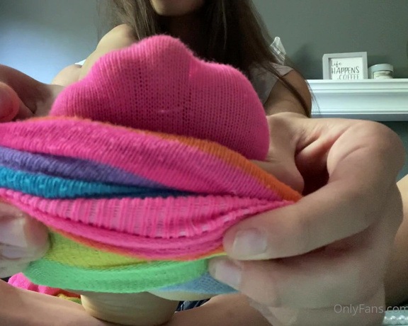 Gianna aka G_goldensoles OnlyFans - Heres a freebie would you like to see more sock take off videos (sound on)