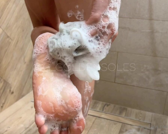 Gianna aka G_goldensoles OnlyFans - After my stroll in the woods, I had to wash off all the dirt that collected on my soles and toes 1