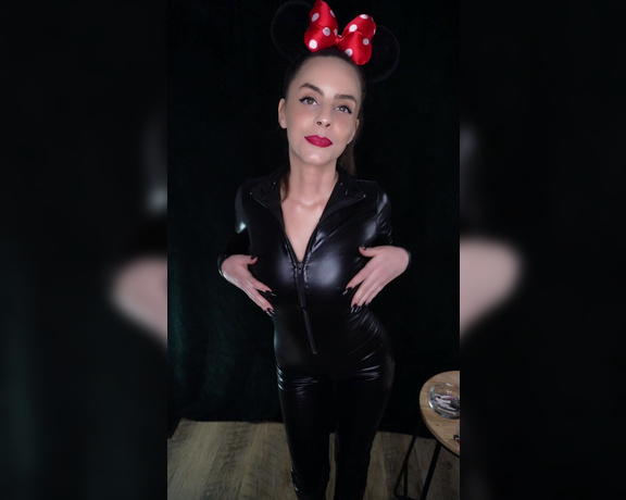 ManyVids - Dani Lynn - Minnie Smokes VS120s