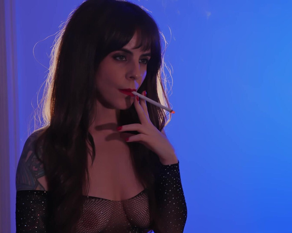 ManyVids - Dani Lynn - Power Smoking Virginia Slims 120