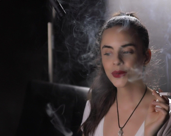 ManyVids - Dani Lynn - Smoking BTS