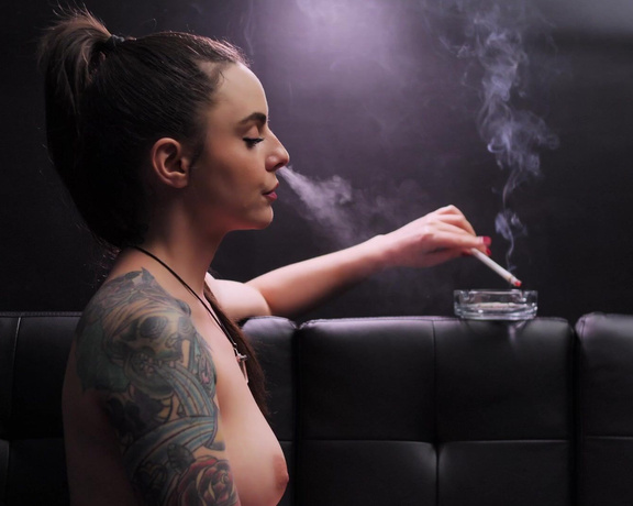 ManyVids - Dani Lynn - Smoking 120s Side Profile