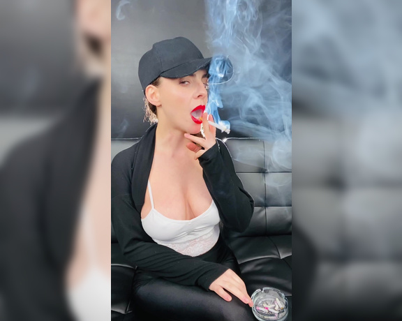 ManyVids - Dani Lynn - Smoking Corks Wearing Hat