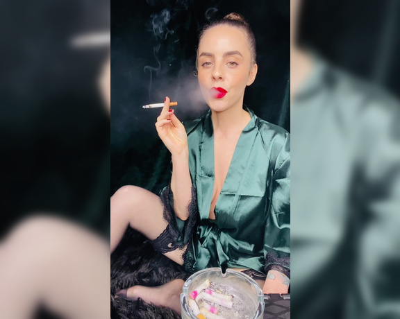ManyVids - Dani Lynn - Smoking Corks in Green Silk Robe