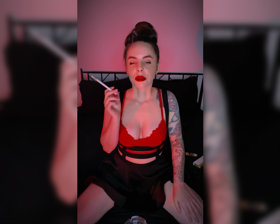 ManyVids - Dani Lynn - Smoking in Red Bra and Black Skirt