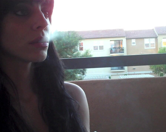 ManyVids - Dani Lynn - Smoking on Balcony