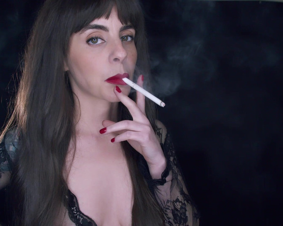 ManyVids - Dani Lynn - Smoking Marlboro Gold 100s in Lace Robe