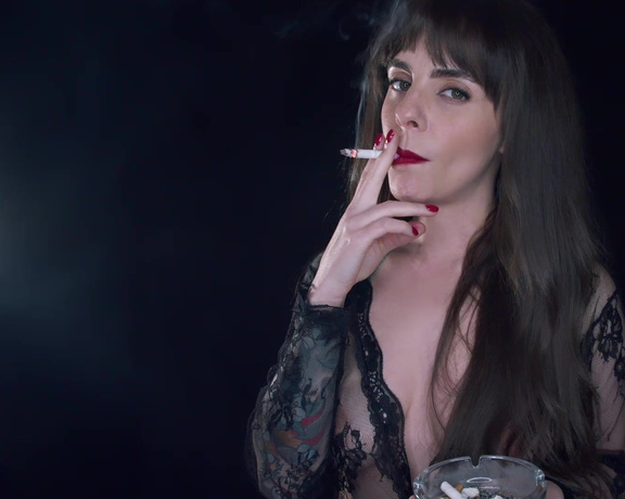 ManyVids - Dani Lynn - Smoking Marlboro Gold 100s in Lace Robe