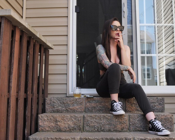 ManyVids - Dani Lynn - Smoking Outside 9