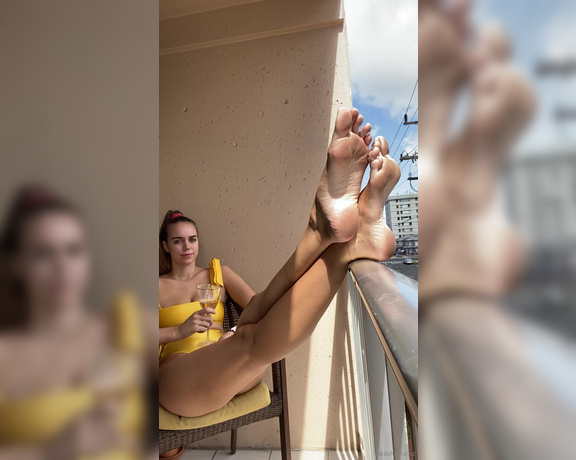 Goddess Tall Tasha aka Goddesstalltasha Onlyfans - Watch me enjoy a glass of wine as my soles hyypnotize you if you were here would you rather enjoy