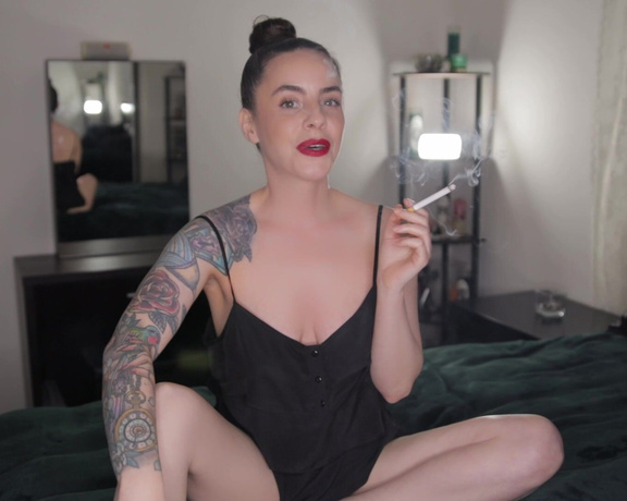 ManyVids - Dani Lynn - Late Night Cigarette