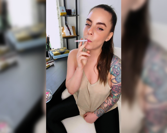 ManyVids - Dani Lynn - Smoking 100s in Office