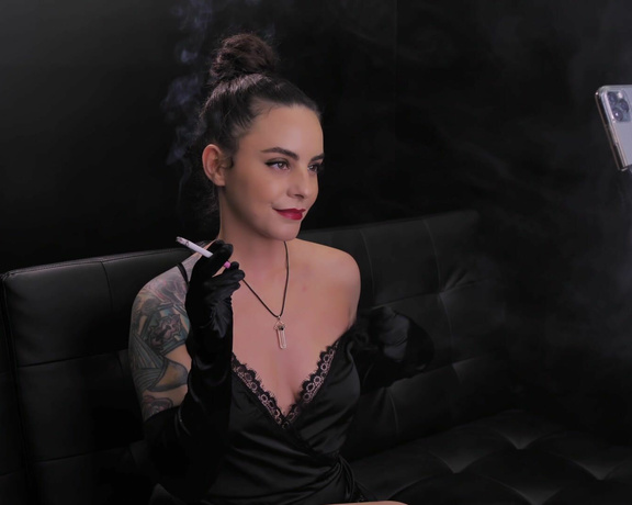 ManyVids - Dani Lynn - Smoking BTS 3