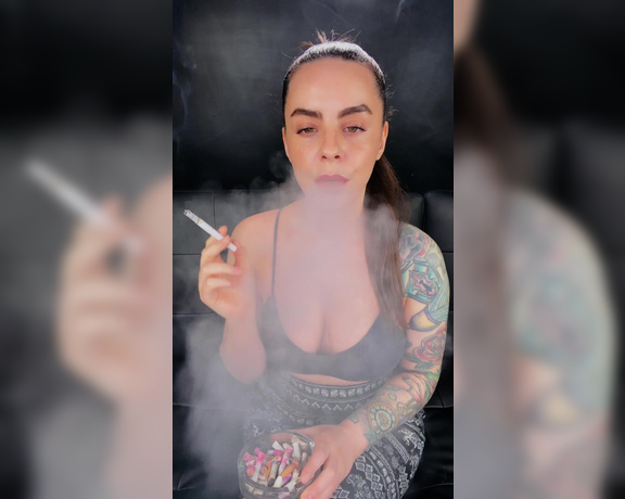 ManyVids - Dani Lynn - Smoking Close Up 25