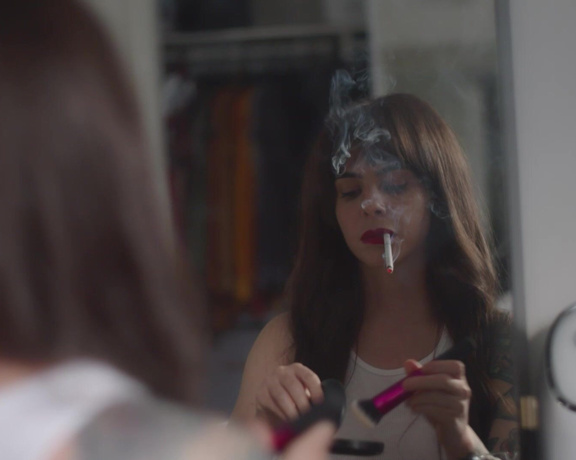 ManyVids - Dani Lynn - Smoking And Doing My Makeup