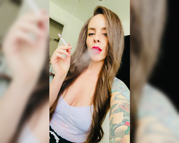 ManyVids - Dani Lynn - Smoking Clip 4