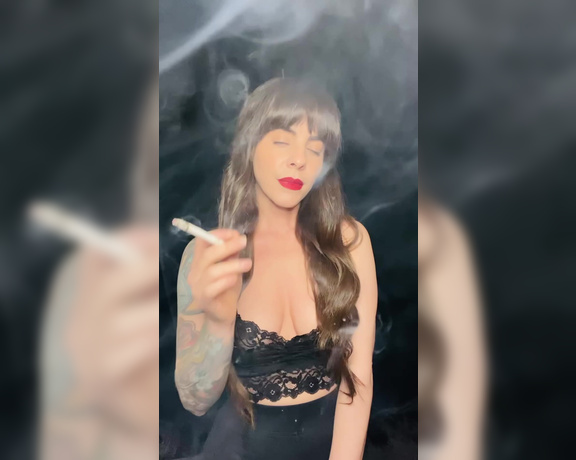 ManyVids - Dani Lynn - Smoking in Lace Bralette