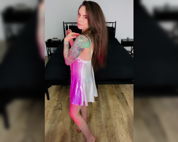 ManyVids - Dani Lynn - Smoking in Silk Nightie