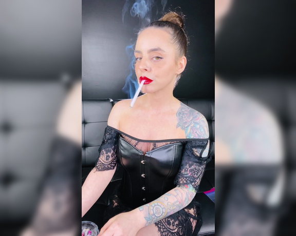 ManyVids - Dani Lynn - Smoking in Lace and Corset