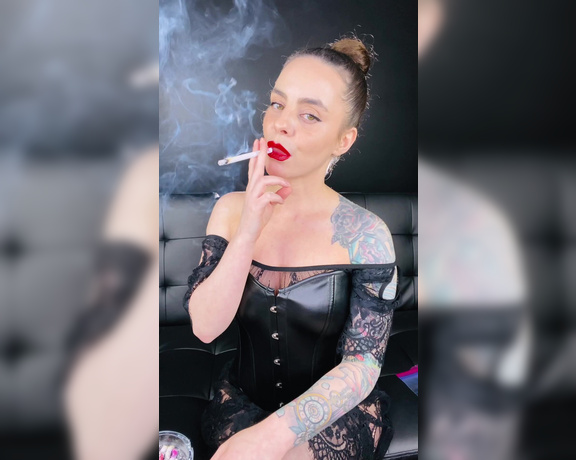 ManyVids - Dani Lynn - Smoking in Lace and Corset