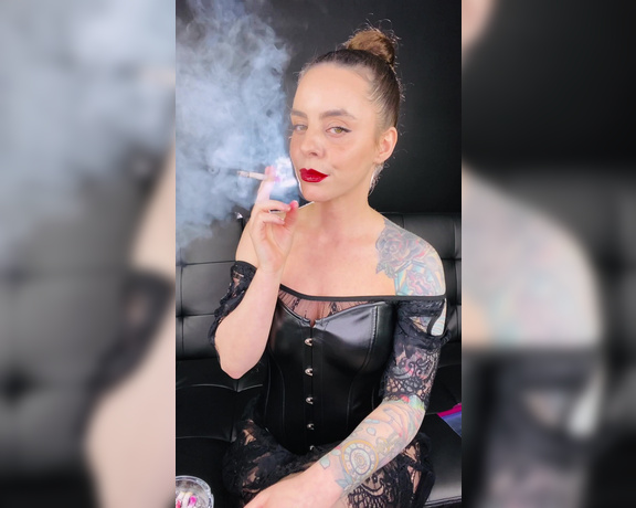 ManyVids - Dani Lynn - Smoking in Lace and Corset