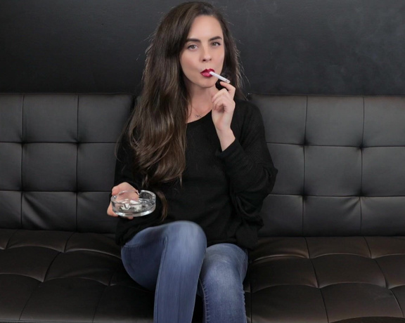 ManyVids - Dani Lynn - Smoking Marlboro Gold in Jeans