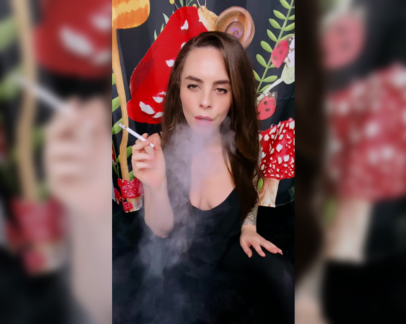 ManyVids - Dani Lynn - Smoking on Bathroom Floor