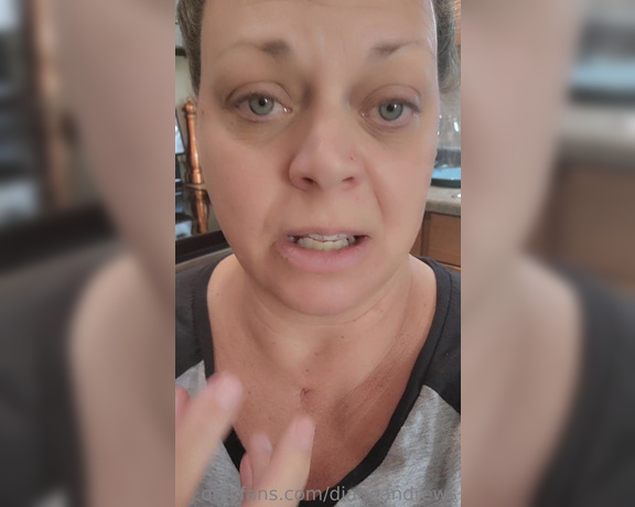 Diane Andrews aka Dianeandrews Onlyfans - A quick vlog and hello! Also, its Thursday so I did mean Saturday lmao 1