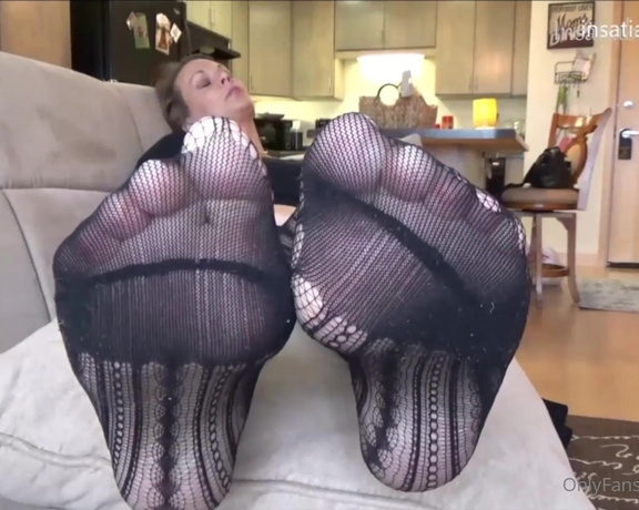 Diane Andrews aka Dianeandrews Onlyfans - Rub My Feet  This was a custom order I think you have sexy feet, and I would love it if you could