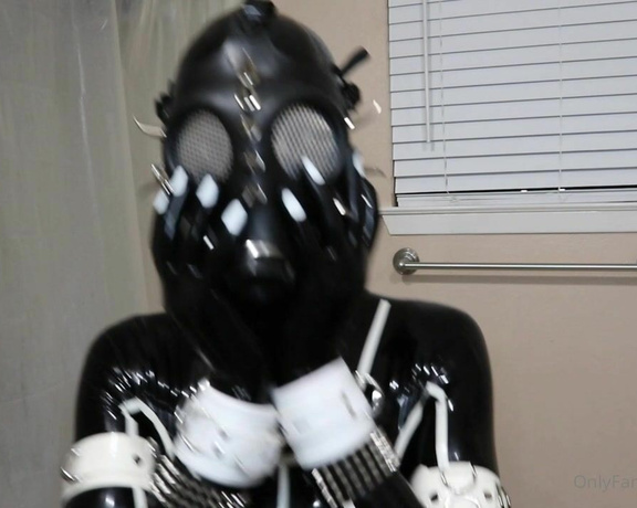 Dollified aka dollified OnlyFans - Part one Shiny shiny rubberdoll playing with a gasmask and breathing tubes PS I am going