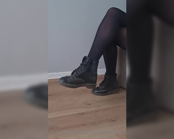 Kats Worn Heels aka katswornheels OnlyFans - Ive been rummaging through some of my old shoes and came across a few pairs