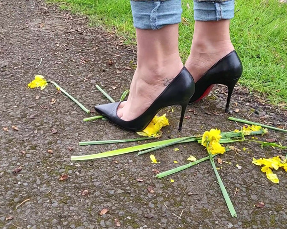 Kats Worn Heels aka katswornheels OnlyFans - Wishing you all a Happy Easter! Now watch my crush these Daffodils under my sexy Louboutins