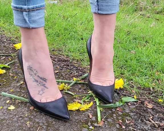 Kats Worn Heels aka katswornheels OnlyFans - Wishing you all a Happy Easter! Now watch my crush these Daffodils under my sexy Louboutins