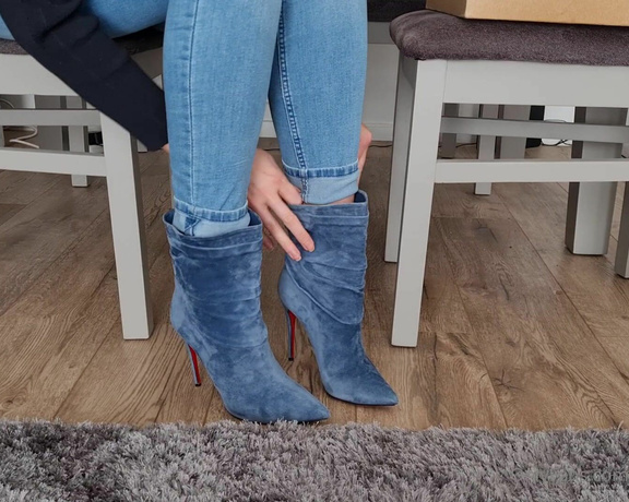 Kats Worn Heels aka katswornheels OnlyFans - Louboutin gifts are the best gifts