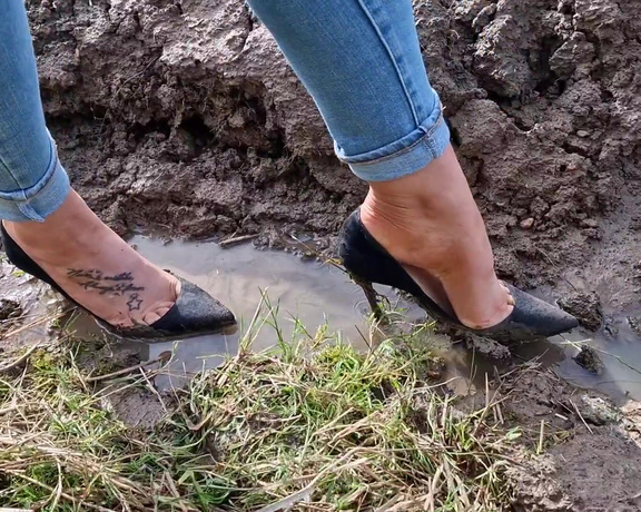 Kats Worn Heels aka katswornheels OnlyFans - Muddy fun in my suede so kates