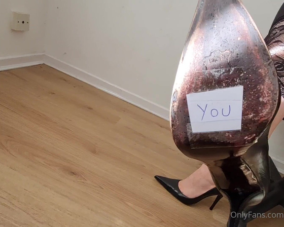 Kats Worn Heels aka katswornheels OnlyFans - I love having YOU on the bottom of my shoe