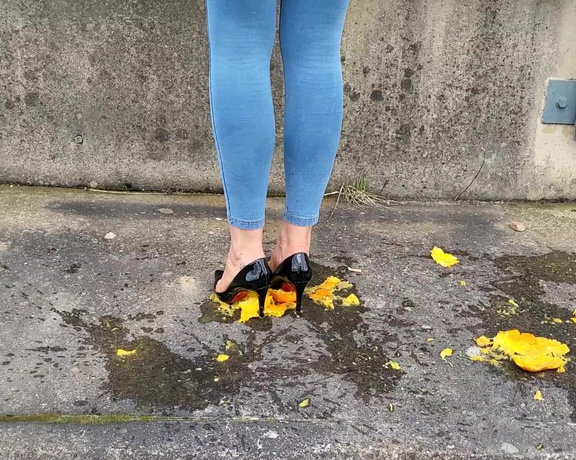 Kats Worn Heels aka katswornheels OnlyFans - Watch these Oranges explode under my Louboutin Pigalle 100s