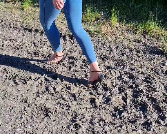 Kats Worn Heels aka katswornheels OnlyFans - One for the Wet Shoes and Muddy Shoes fans I was having wayyy too much fun